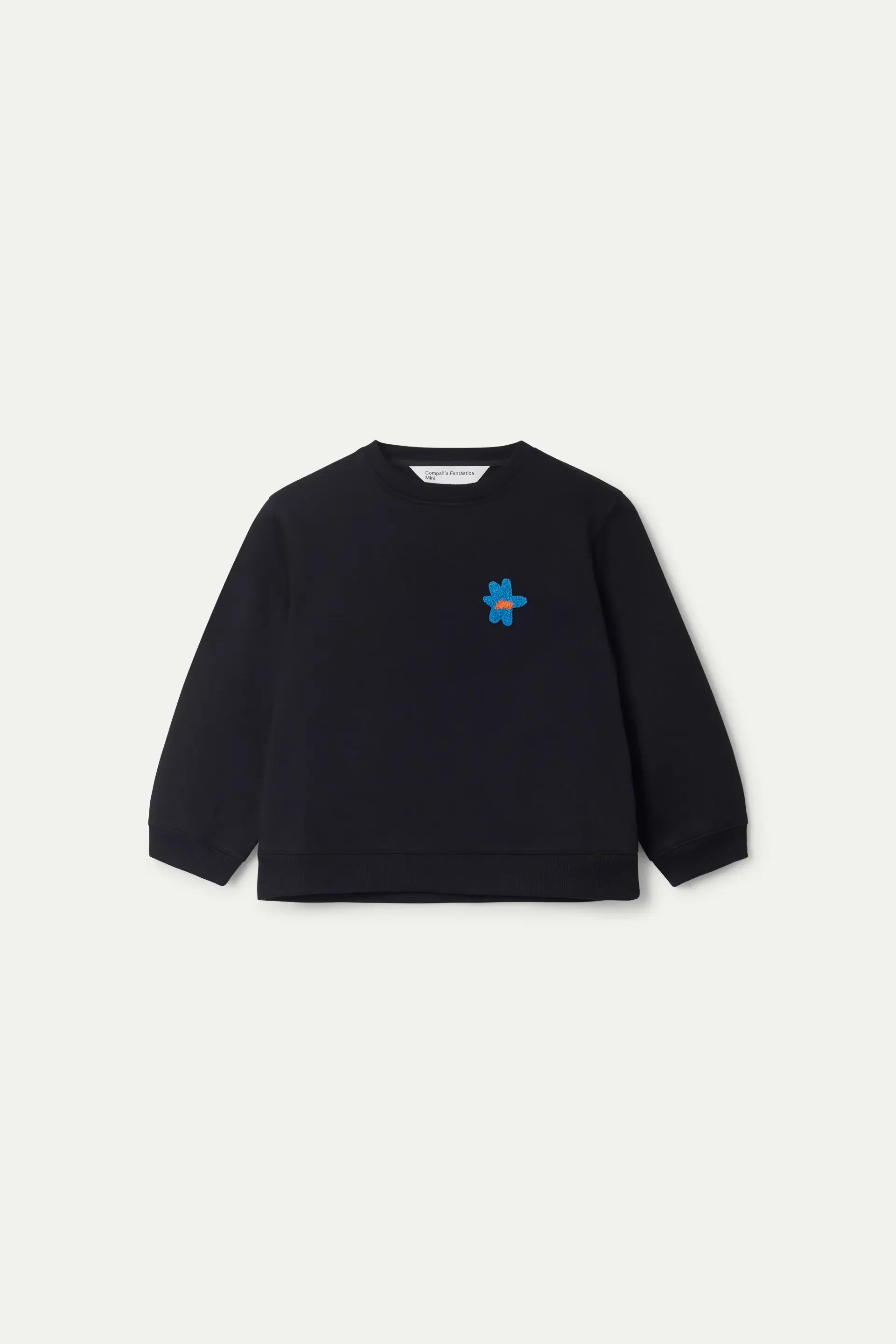 Sudadera de niña con parche de flor negra - Image 2