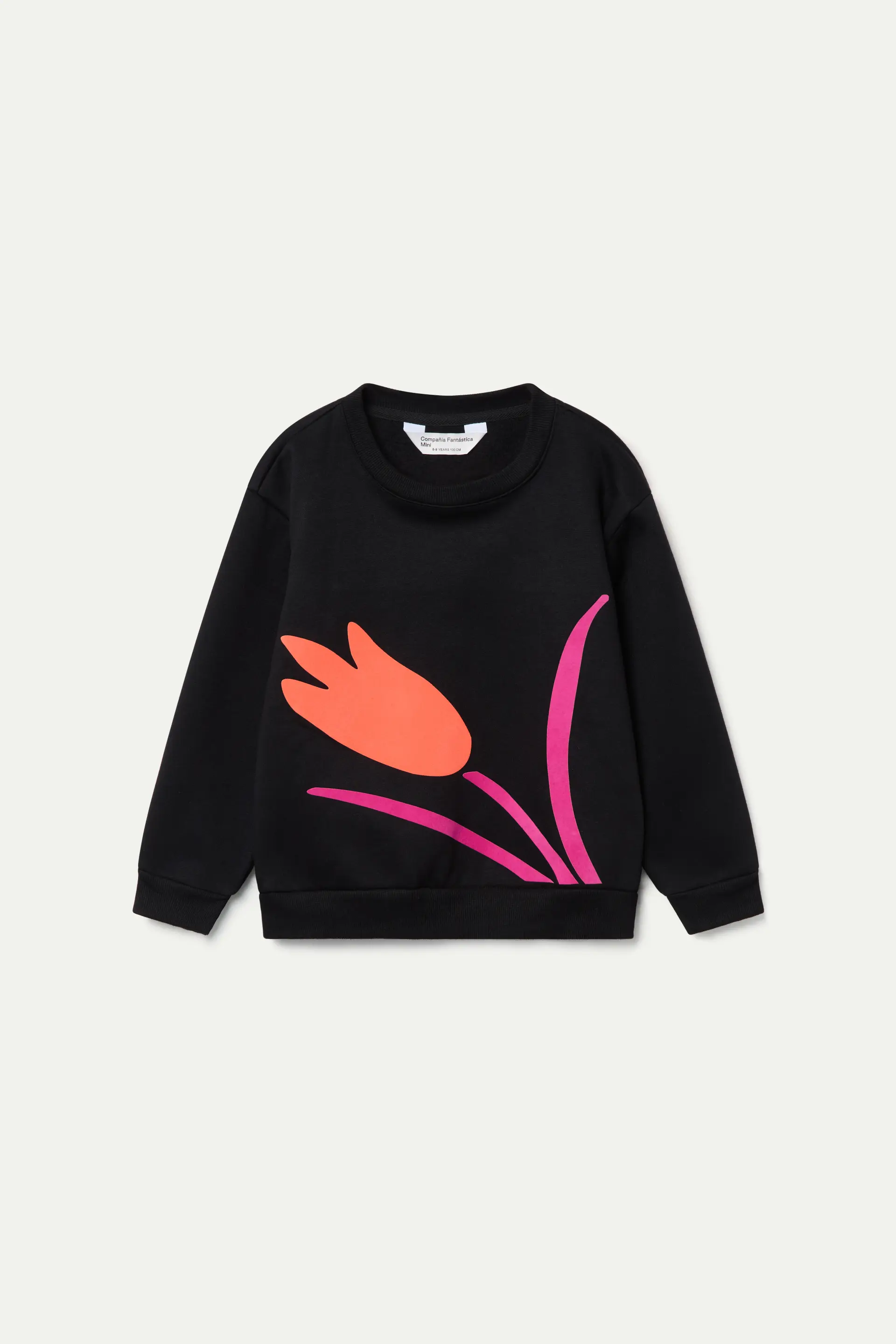 Sudadera en color negro con estampado gráfico de flor en contraste. - Image 2