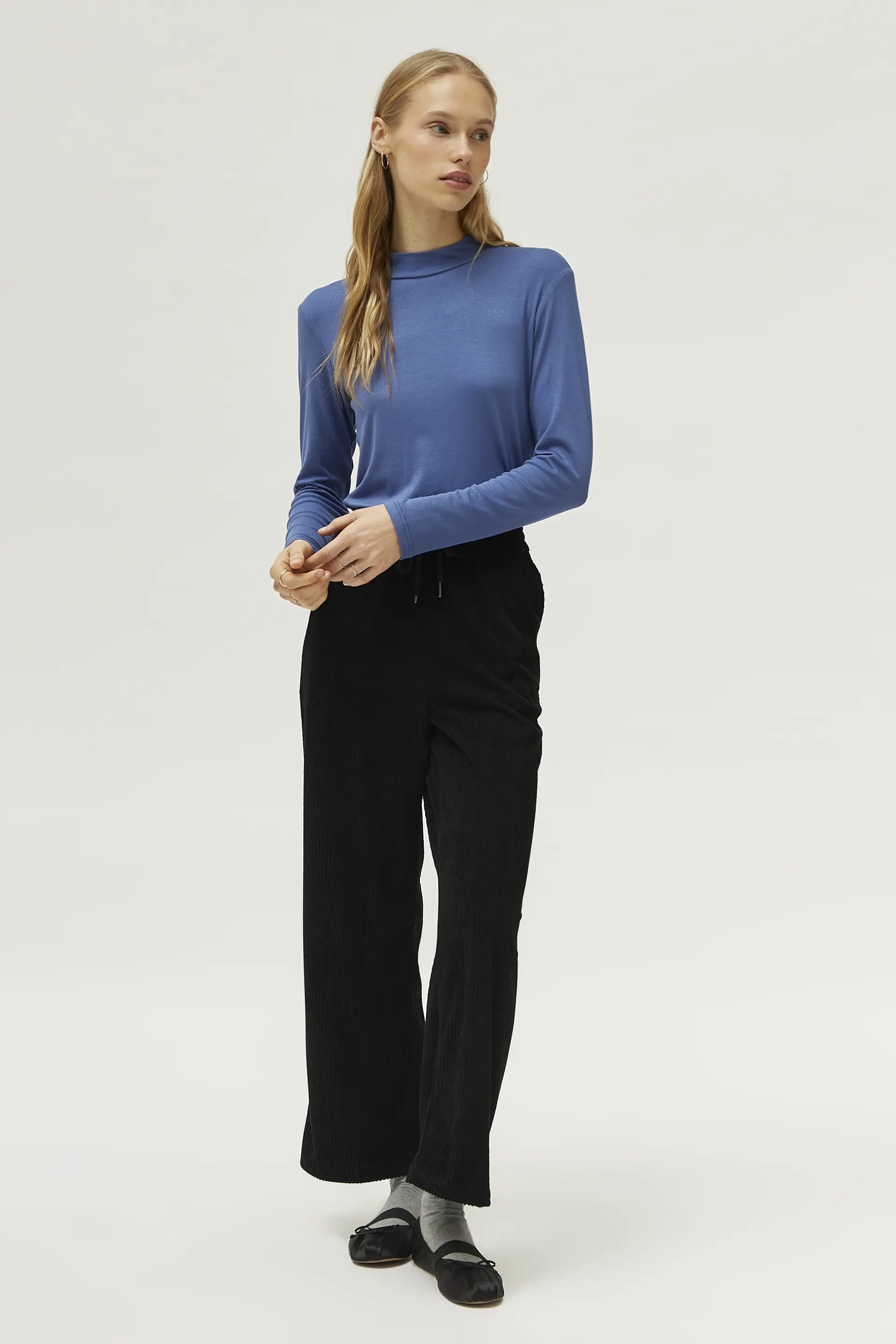 Top cuello mock azul