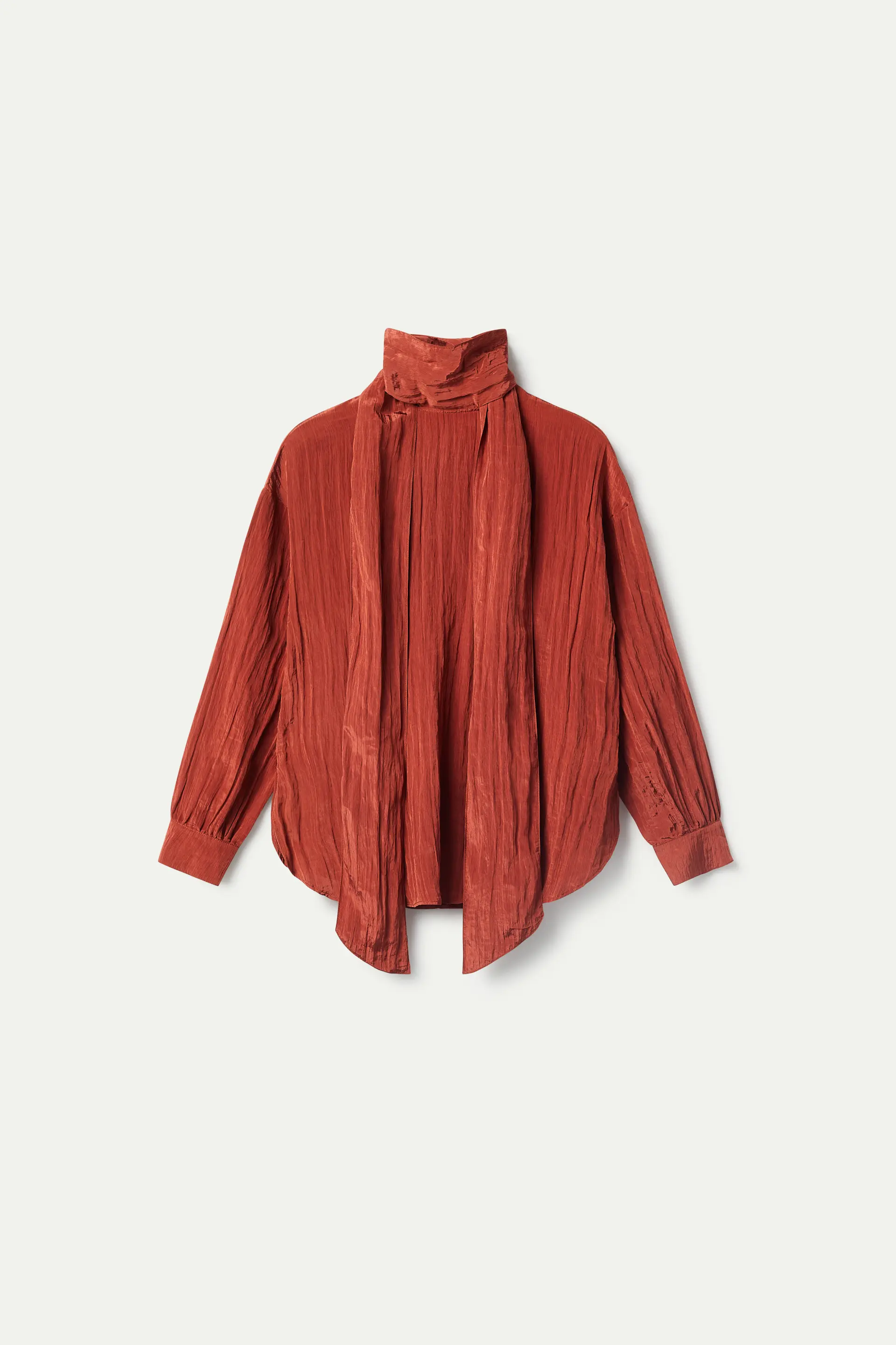 Top satinado con foulard marrón - Image 2