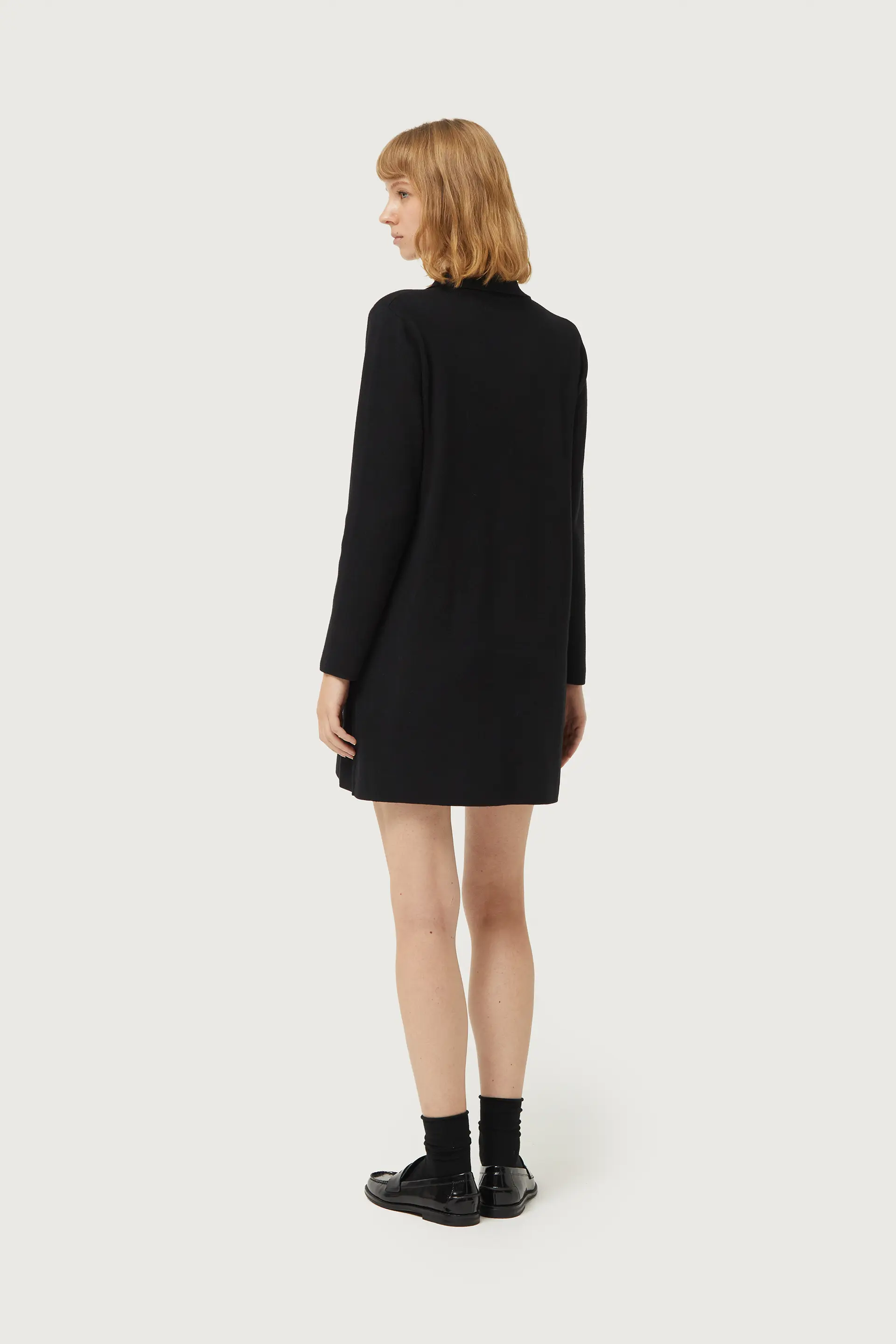 Vestido corto con cuello polo negro - Image 5