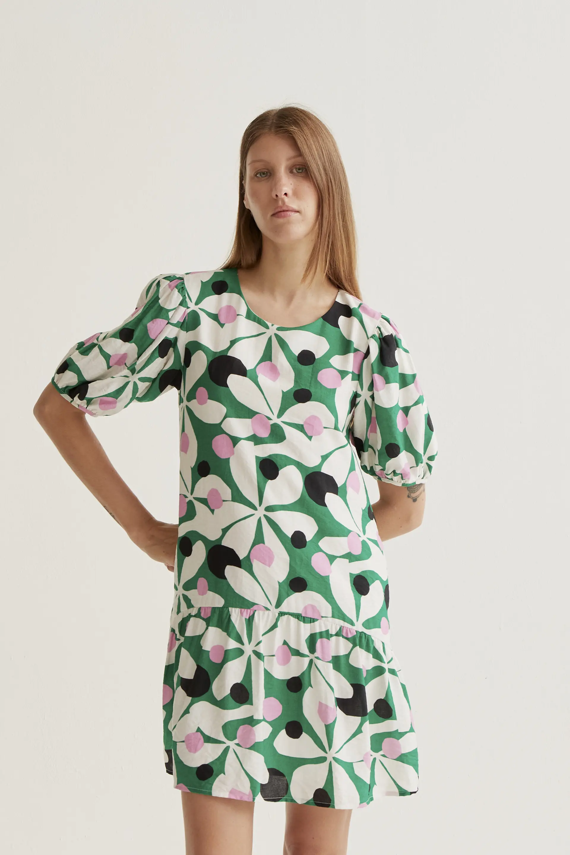 Vestido corto con estampado Hosta