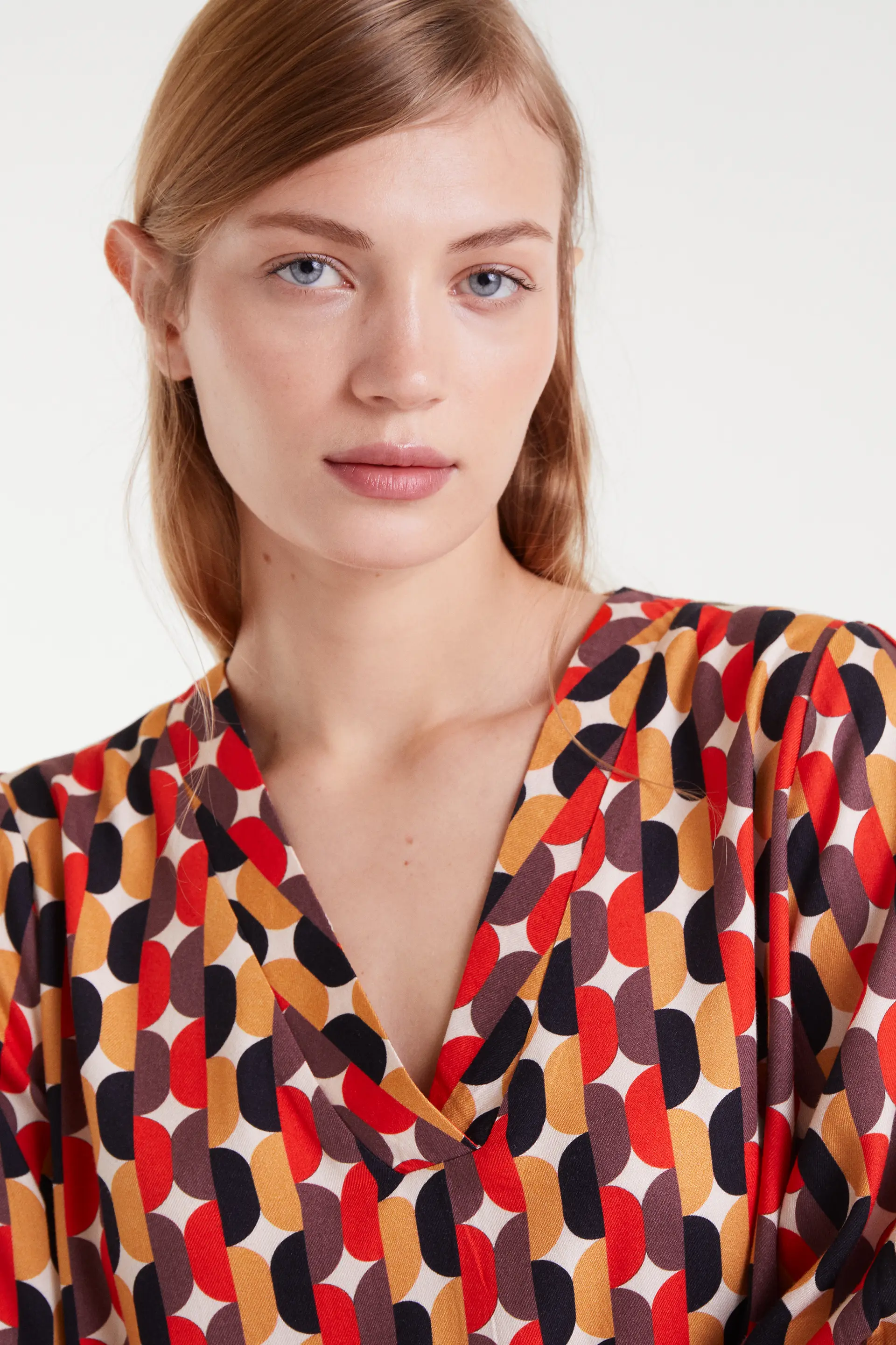 Vestido corto con estampado Link - Image 6