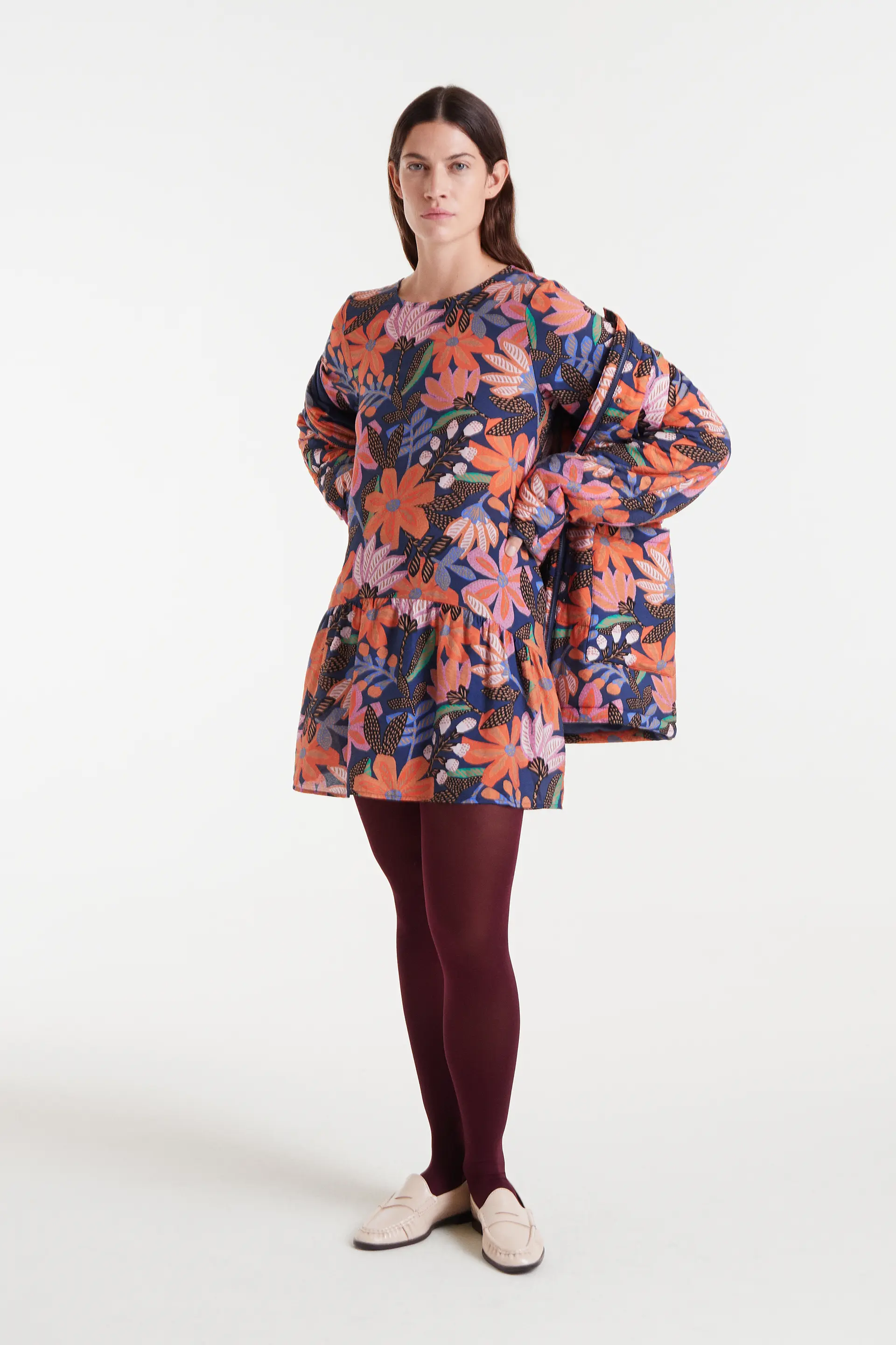 Vestido corto crepé ligero con estampado Tigerlily - Image 5
