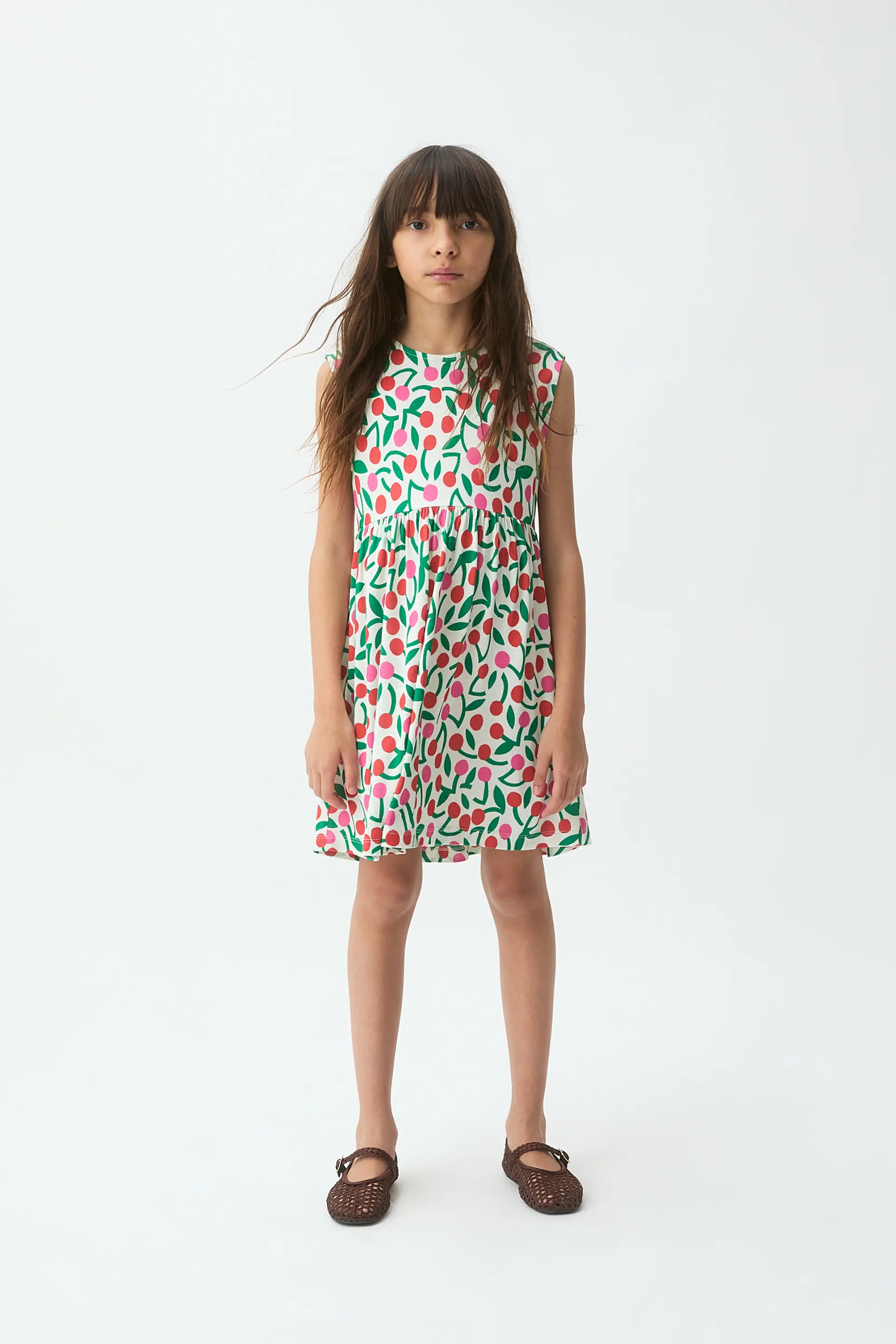 Vestido corto de niña con estampado Guinda