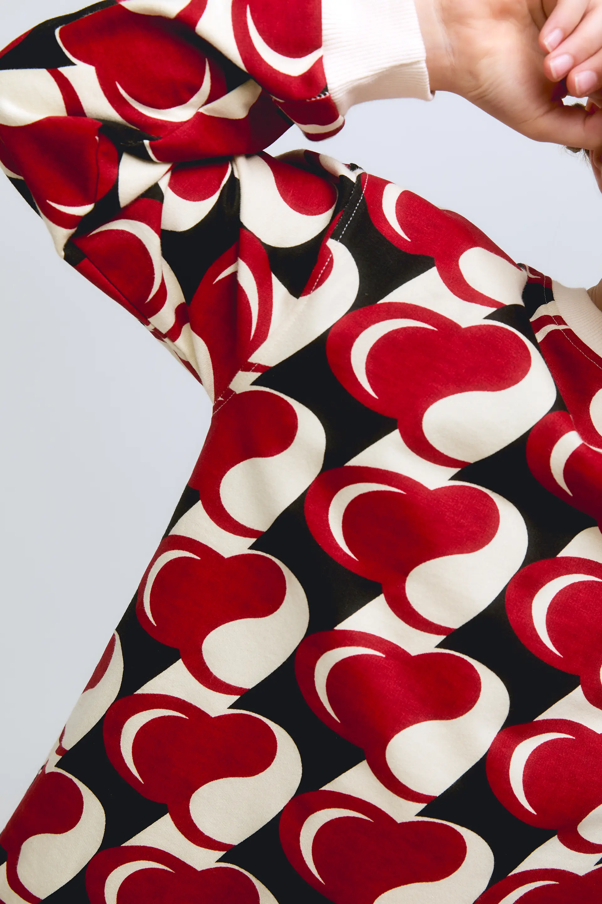 Vestido corto de niña con manga larga y estampado Heart Attack - Image 3