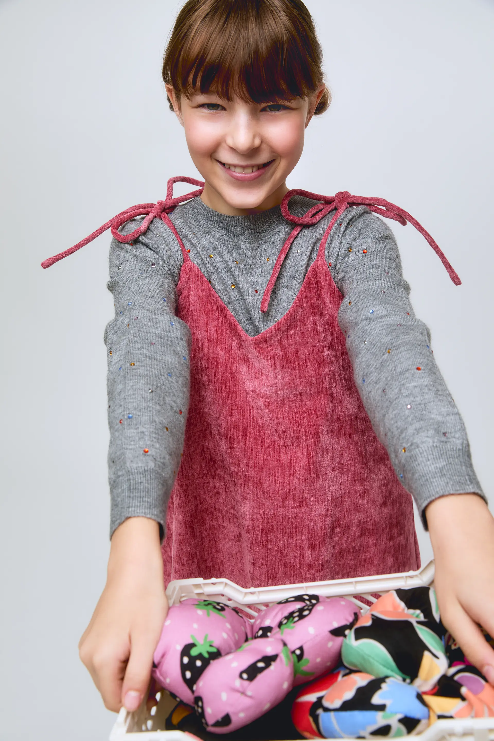 Vestido corto de niña de tirantes de pana rosa - Image 4