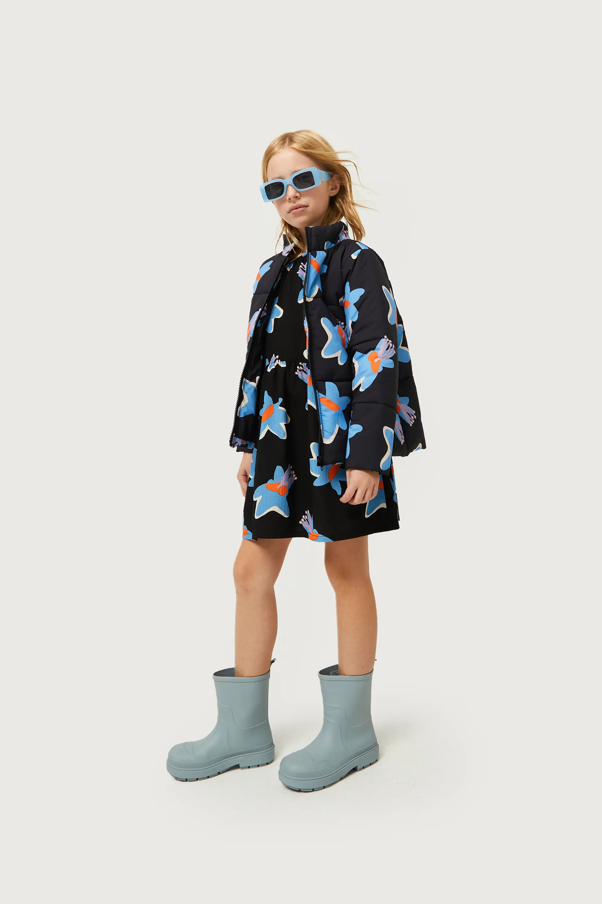 Vestido corto de niña estampado floral Calatea negro - Image 4