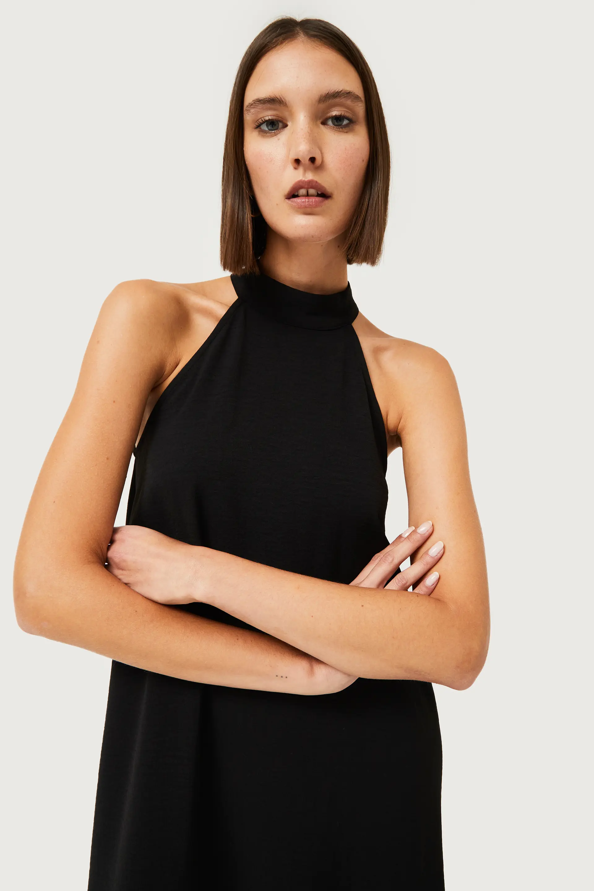 Vestido halter con flecos negro - Image 4