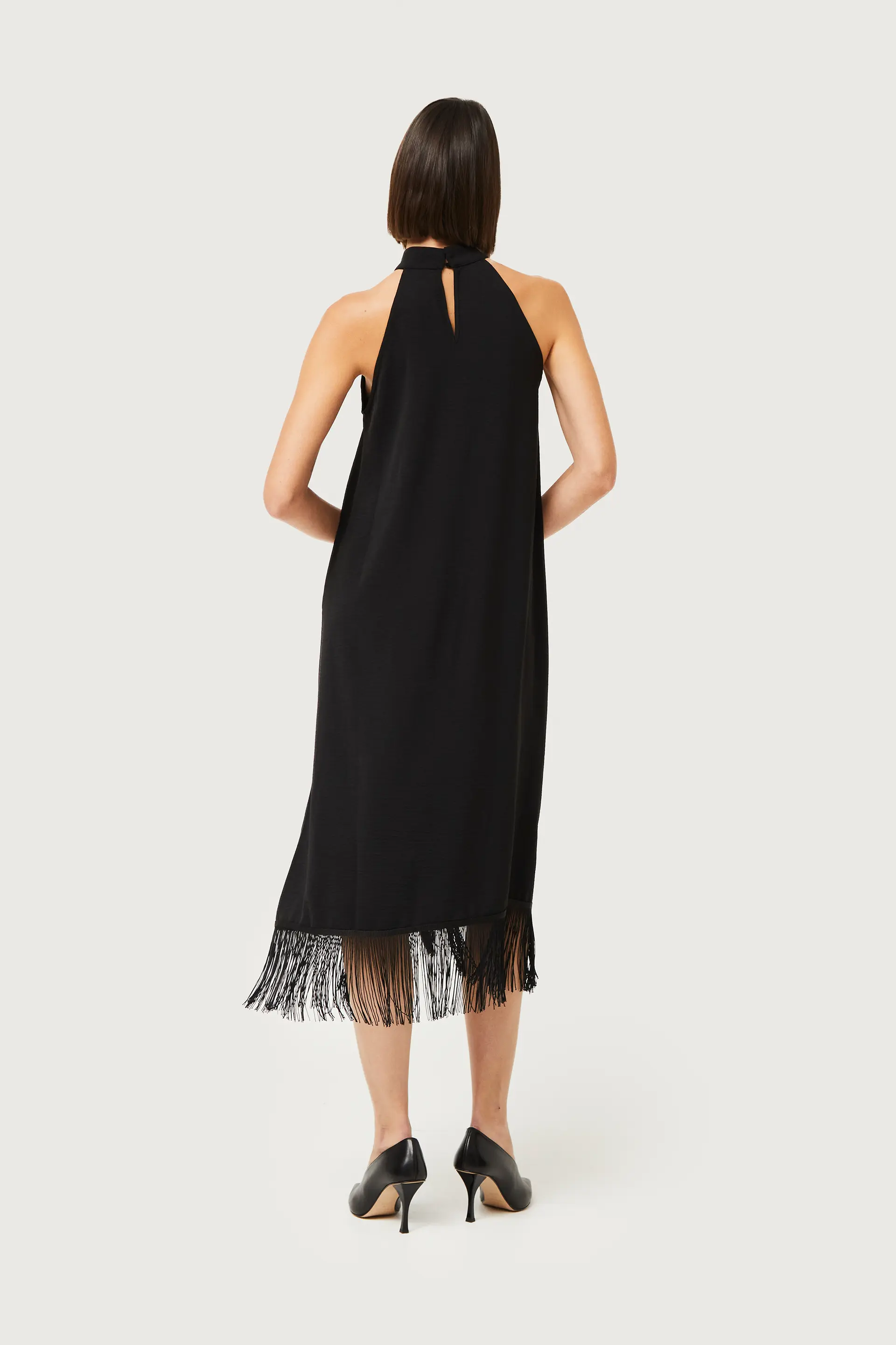 Vestido halter con flecos negro - Image 5