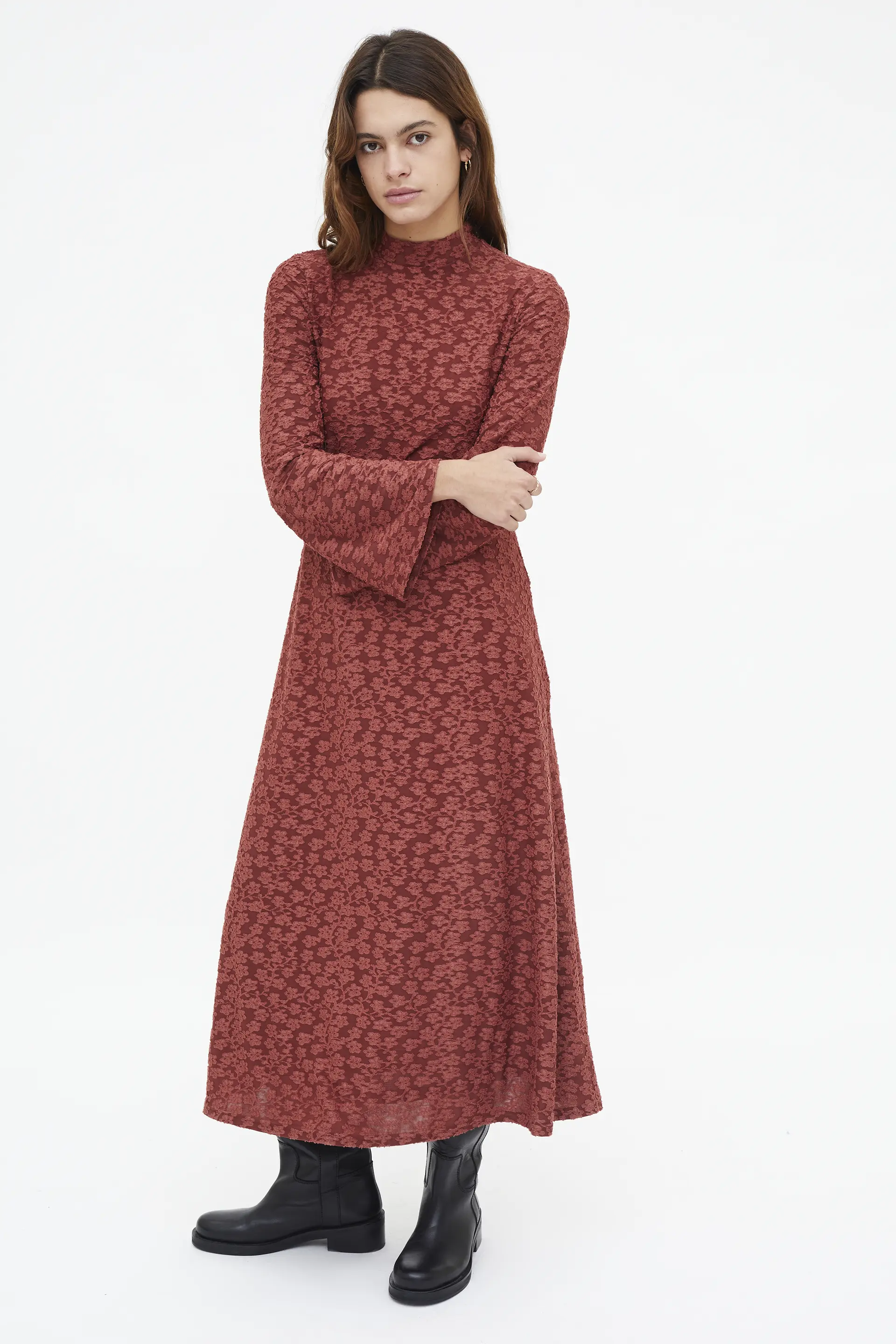 Vestido largo con encaje floral marrón