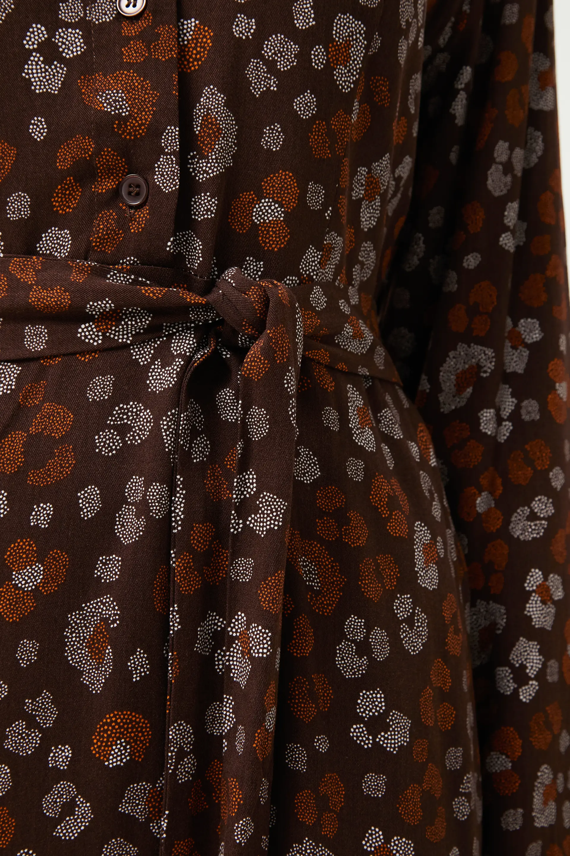 Vestido midi camisero estampado animal Amur - Image 3
