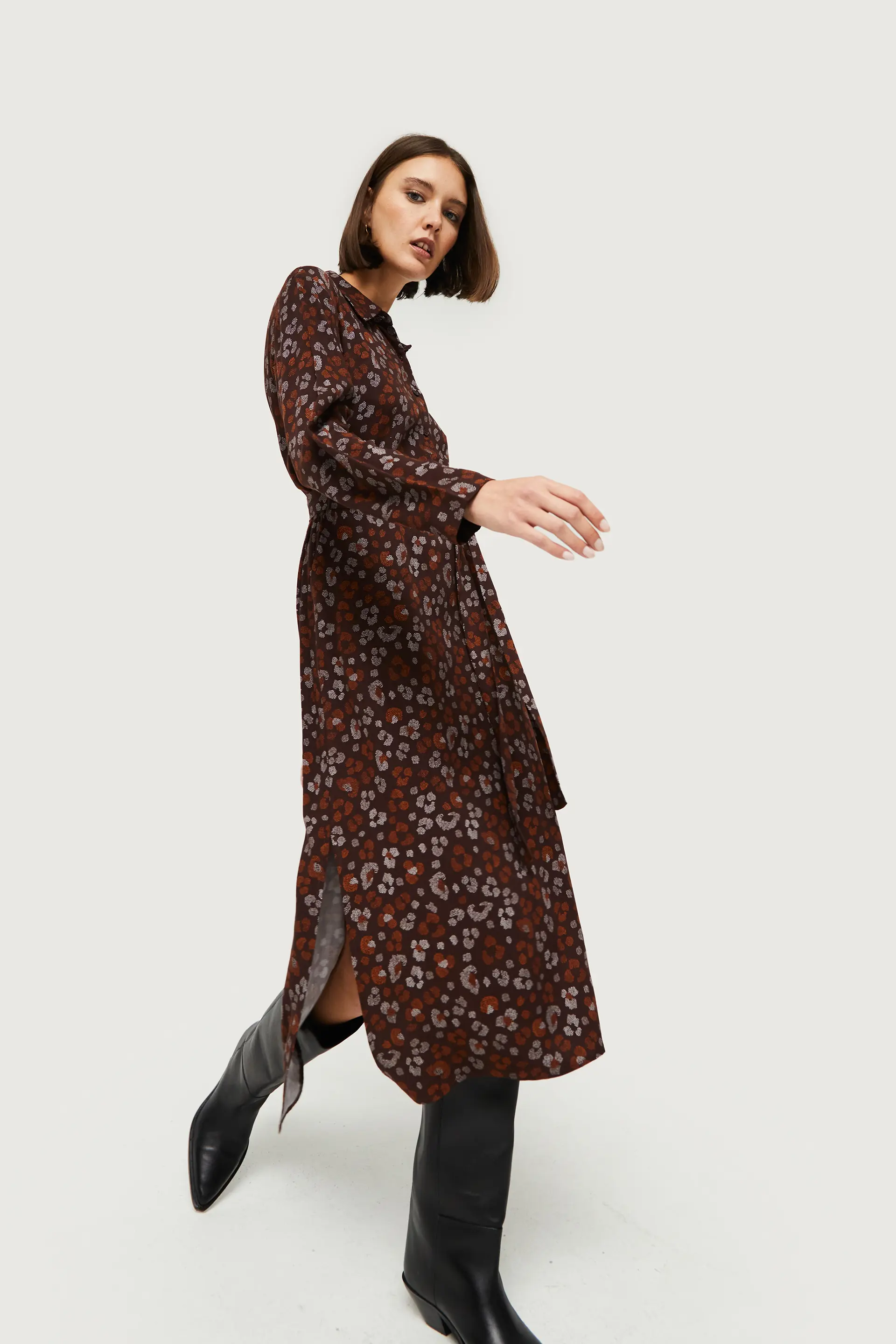 Vestido midi camisero estampado animal Amur - Image 5