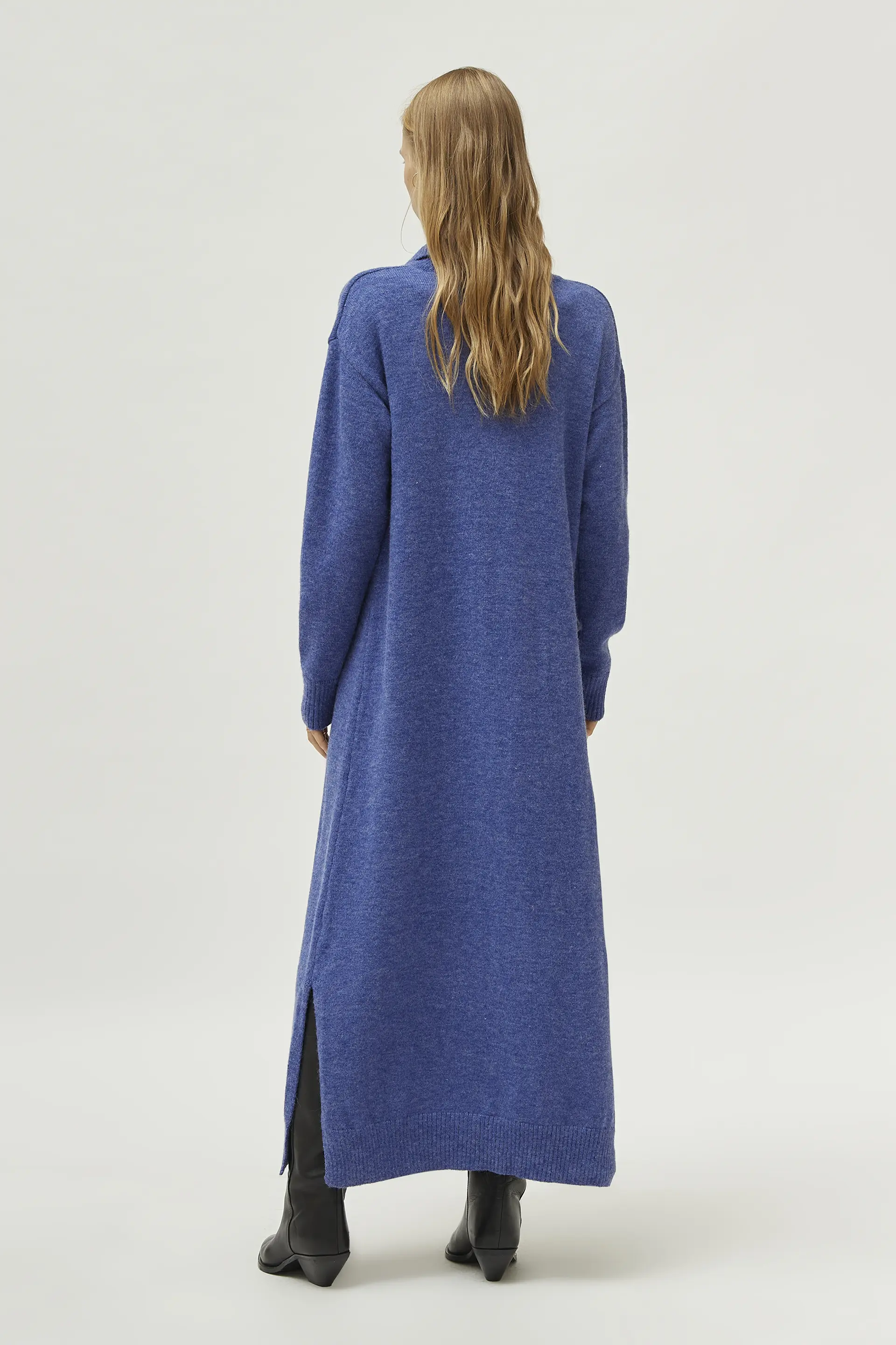 Vestido midi de punto con cuello polo azul - Image 3