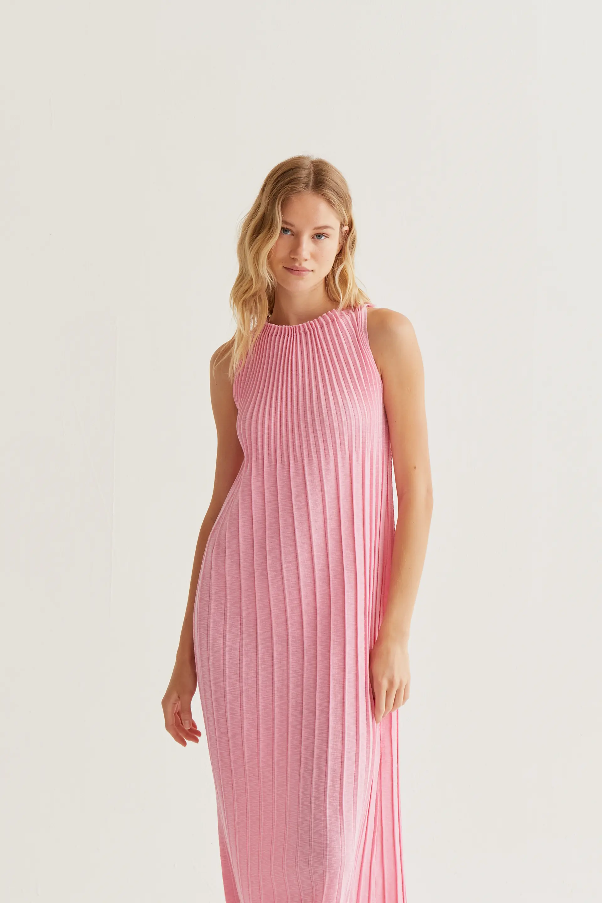 Vestigo largo plisado rosa